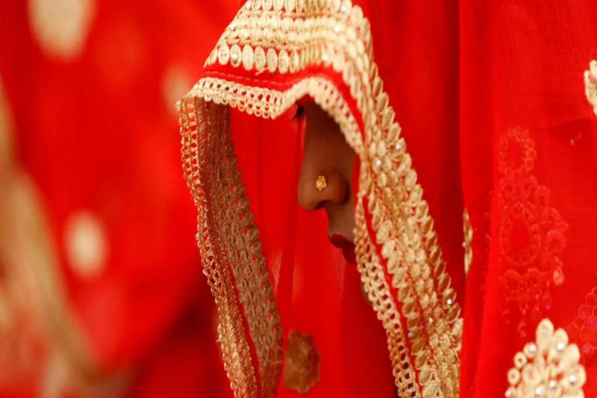 bihar redlight story| Mother of three children sold by lover in red light area for 3 lakhs, customer reunited her with family