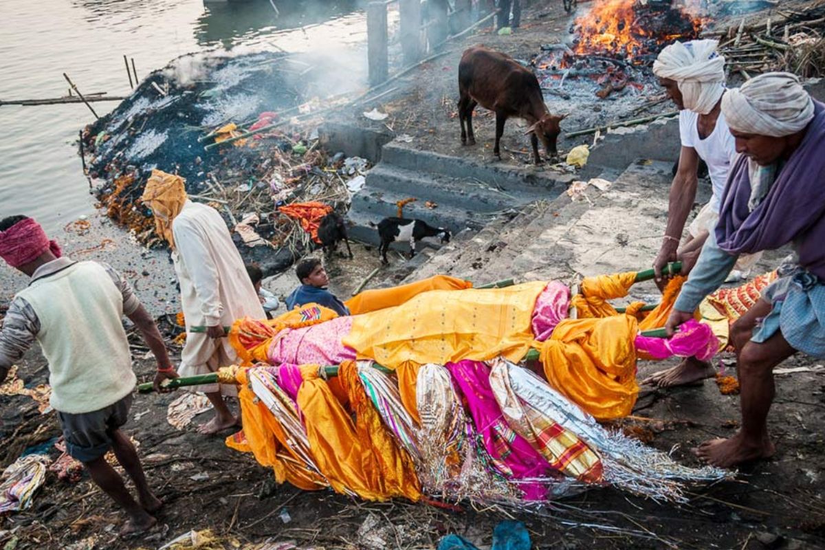cremation in Varanasi