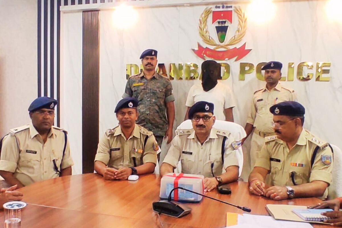 criminal-of-prince-and-gopi-khan-gang-arrest-with-arms-in-dhanbad