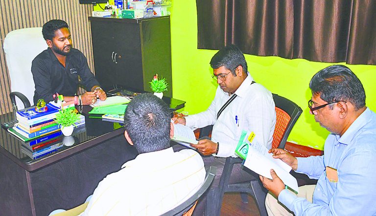 Dhanbad News : सीइए लाइसेंस के बगैर नशा मुक्ति केंद्र का हो रहा संचालन, भर्ती मरीजों के लिए नहीं थे बेड