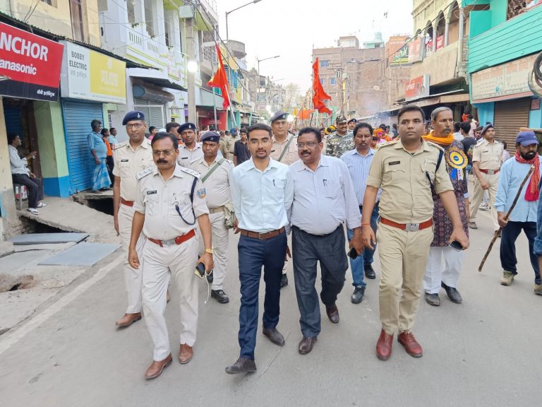 कड़ी सुरक्षा के बीच निकाला गया चैती दुर्गा विसर्जन जुलूस