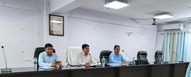 Motihari: खराब नलकूपों की मरम्मत शीघ्र कराने का दिया निर्देश