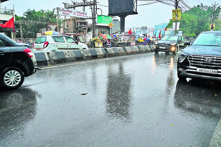 Ranchi News : आंधी व बारिश के कारण रांची में एक घंटा तक गुल रही बिजली
