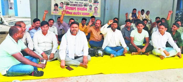 Kaimur News : अपनी मांगों को लेकर 102 एंबुलेंस चालक व इएनटी गये अनिश्चितकालीन हड़ताल पर