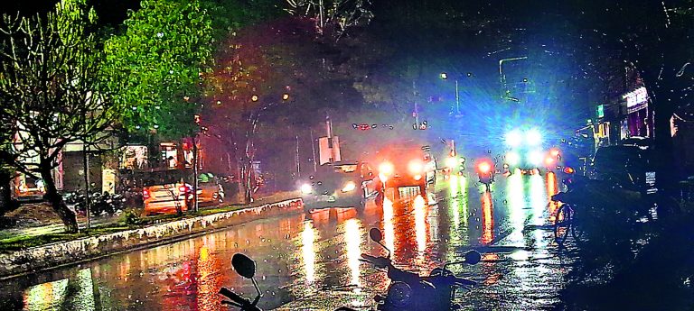 Ranchi News : रांची में 10 मिमी बारिश, आज भी छाये रहेंगे बादल, चलेगी तेज हवा