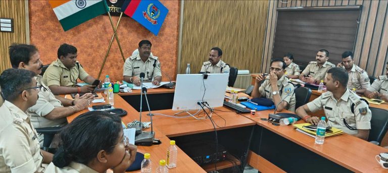 जिले में अपराध की बढ़ती घटनाओं पर अंकुश लगाने का निर्देश
