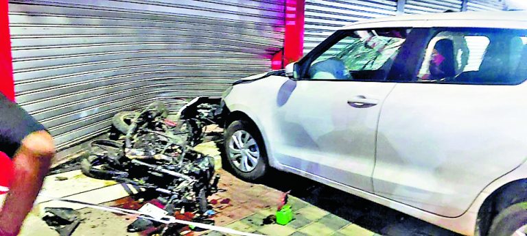 Ranchi News : कार ने धक्का मारने के बाद चालक सहित बाइक को घसीटा, मौत