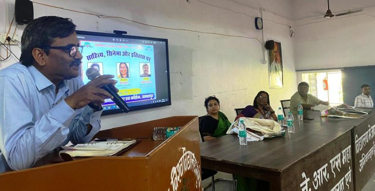 फिल्म, साहित्य और काल से प्रेरणा लेकर सही रूप से समझ सकते हैं इतिहास : प्रो हितेंद्र पटेल
