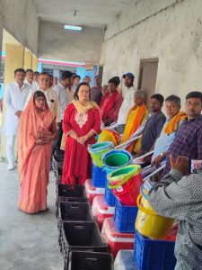 Motihari: मत्स्य विकास योजना के तहत 41 मछुआरों को मिला मत्स्य कीट