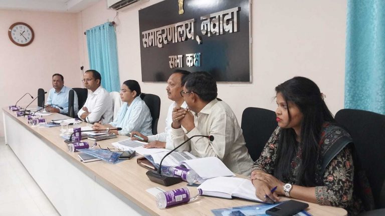 स्कूली बच्चों के लिए उत्तम माहौल बनाने पर दें जोर : डीएम