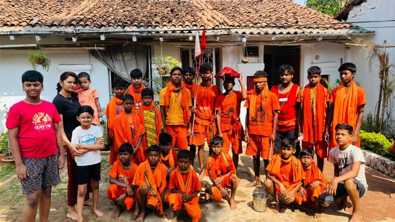 पटभोक्ता व पुजारियों ने की फूलखुंदी, झूलन आज