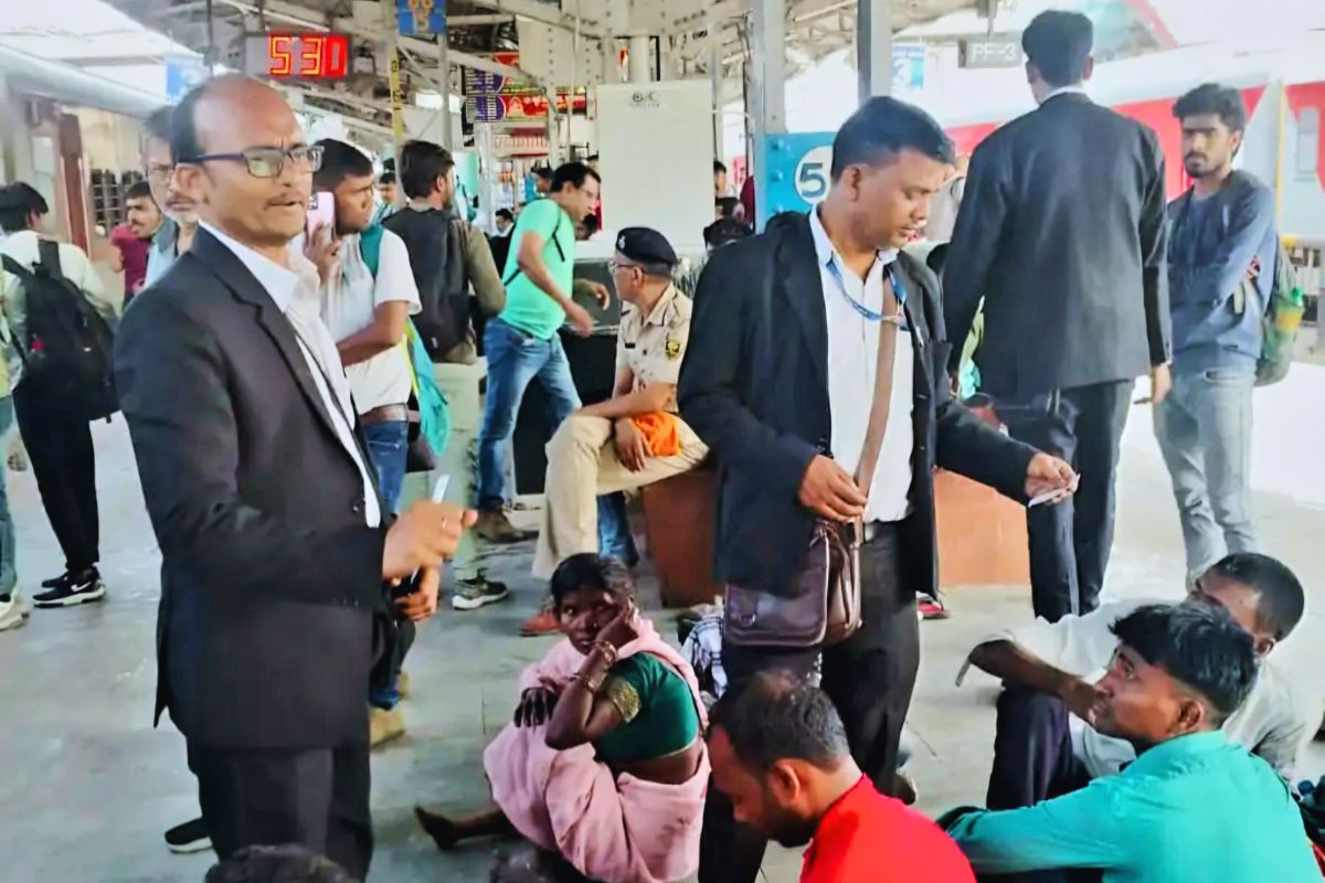 sonpur division| Railways collected 26 lakh rupees fine from 4048 ticketless passengers in Sonpur division of Bihar