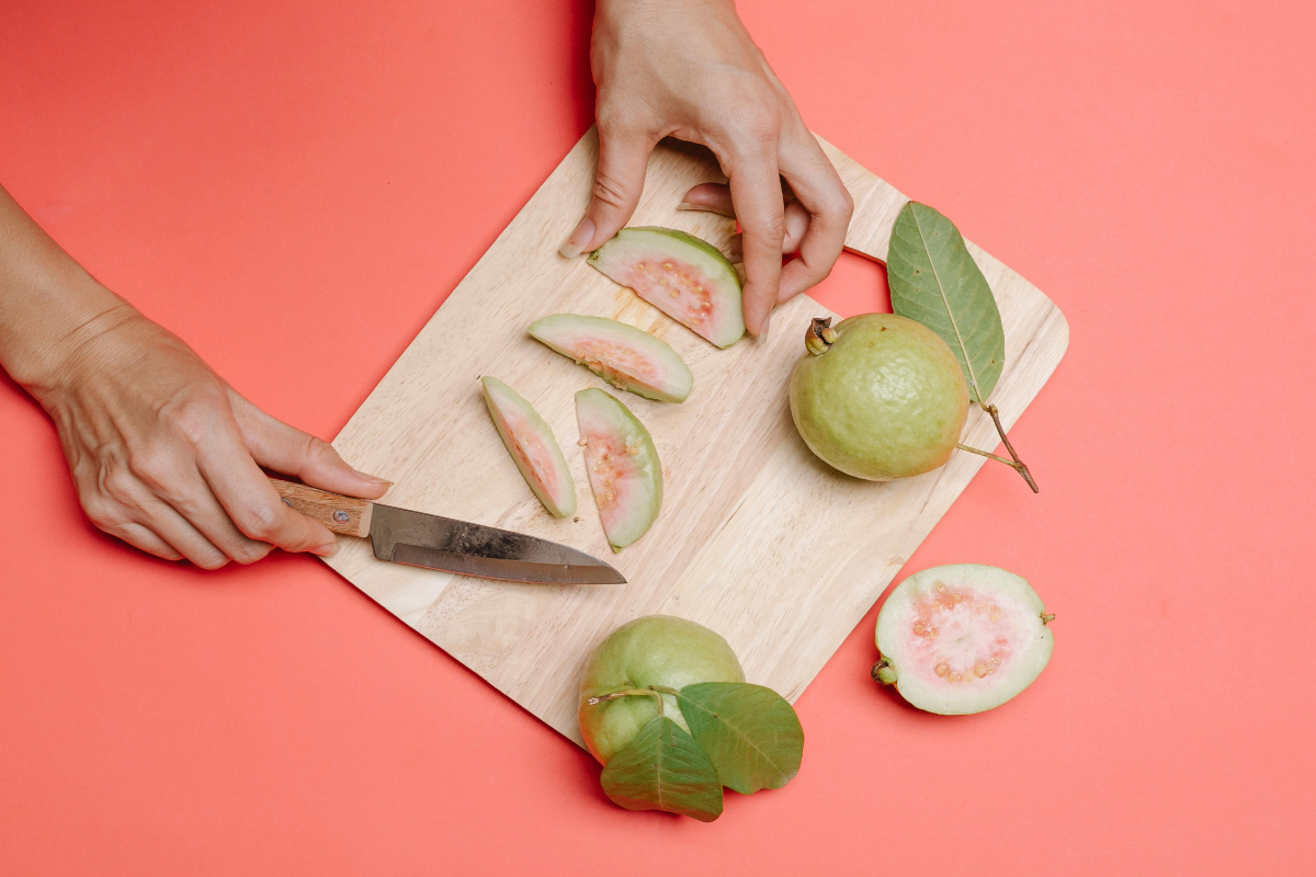who should not eat guava