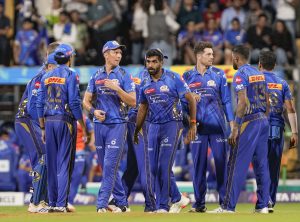 MI vs DC: Mumbai Indians players celebrates the win