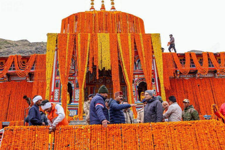 Watch Video : जय बदरी विशाल! बद्रीनाथ धाम के दर्शन घर बैठे करें