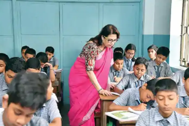 बिहार के शिक्षकों को अब समय पर मिलेगी  सैलरी, शिक्षा विभाग ने सभी DEO को दिया ये  सख्त निर्देश