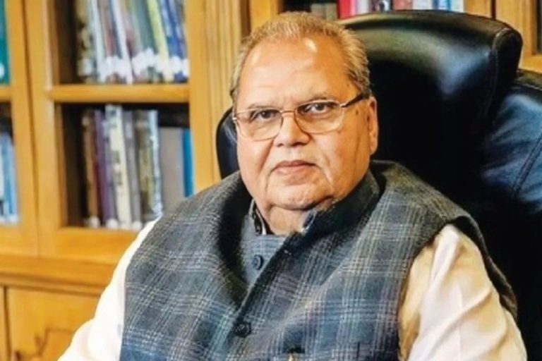 CBI ने सत्यपाल मलिक सहित 6 पर कसा शिकंजा, चार्जशीट दायर