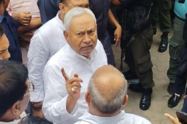 CM Nitish Kumar: अचानक जदयू दफ्तर पहुंचे CM नीतीश, उमेश कुशवाहा संग कार्यालय का लिया जायजा