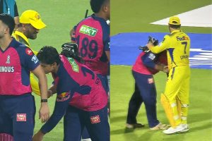 Vaibhav Suryavanshi Touches MS Dhoni Feet