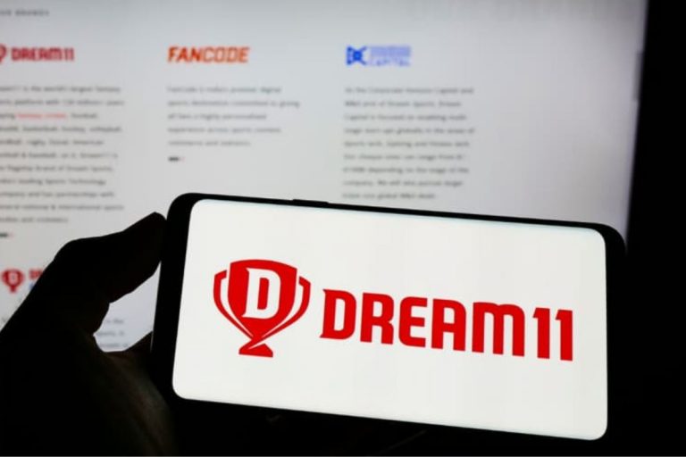 Dream 11 पर टीम बनाते वक्त ध्यान में रखें ये टिप्स, पूरे टूर्नामेंट में होगी पैसों की बारिश