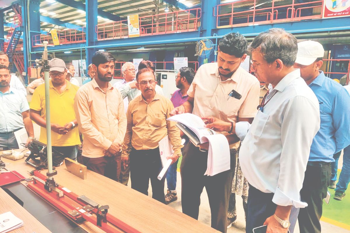 गया रेलवे स्टेशन का निरीक्षण