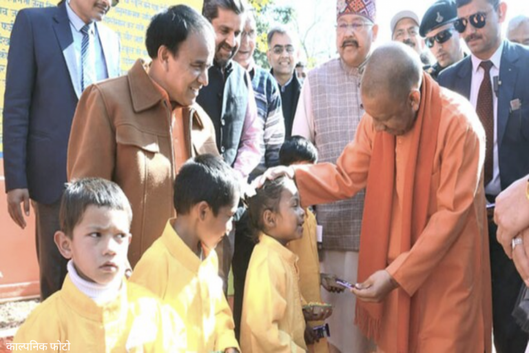 मुख्यमंत्री से चॉकलेट पाकर उछल पड़े बच्चे, बच्चों की खुशियों से गूंज उठा स्कूल परिसर
