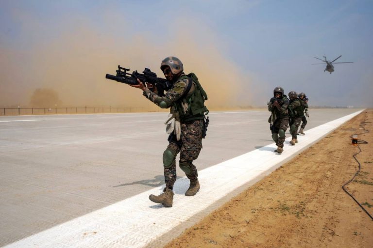 Defense: सेना को मिलेगा आधुनिक हथियार और उपकरण