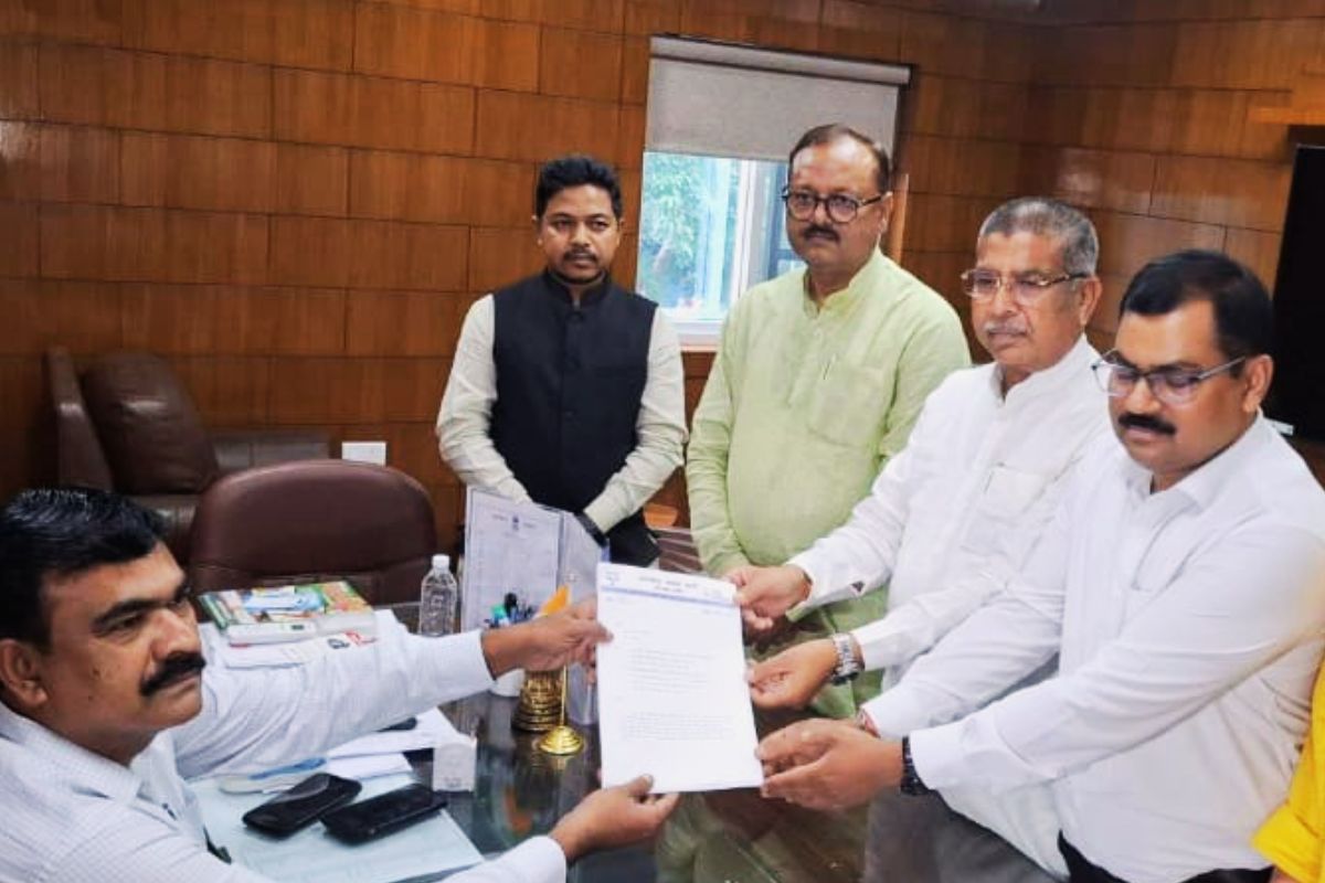 Jharkhand Politics Shwettaa Singh Congress Bokaro MLA BJP Chief Electoral Officer