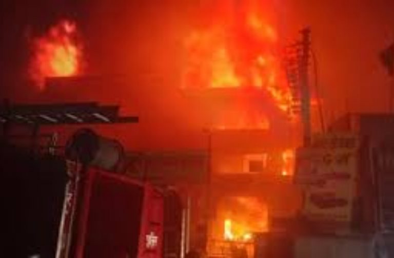 Kanpur Fire: 7 घंटे की मशक्कत, लेकिन धुएं में बुझ गई एक पूरे परिवार की जिंदगी, 5 की मौत
