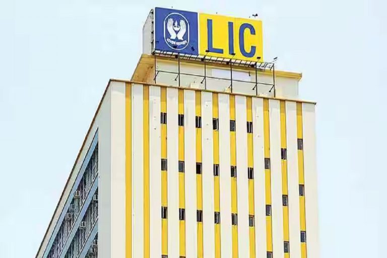 LIC ने रच दिया इतिहास, 24 घंटे में सबसे अधिक लाइफ इंश्योरेंस पॉलिसी बेचकर बनाया गिनीज वर्ल्ड रिकॉर्ड