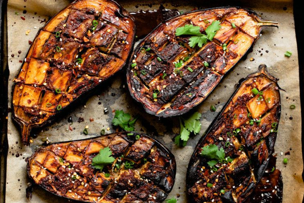 How to make Garlic Baingan | Lasooni Baingan Recipe | Spicy Garlic Eggplant - खास तड़के से बनी लसूनी बैंगन रेसिपी को आप रोजाना के खाने में बना सकते हैं खास