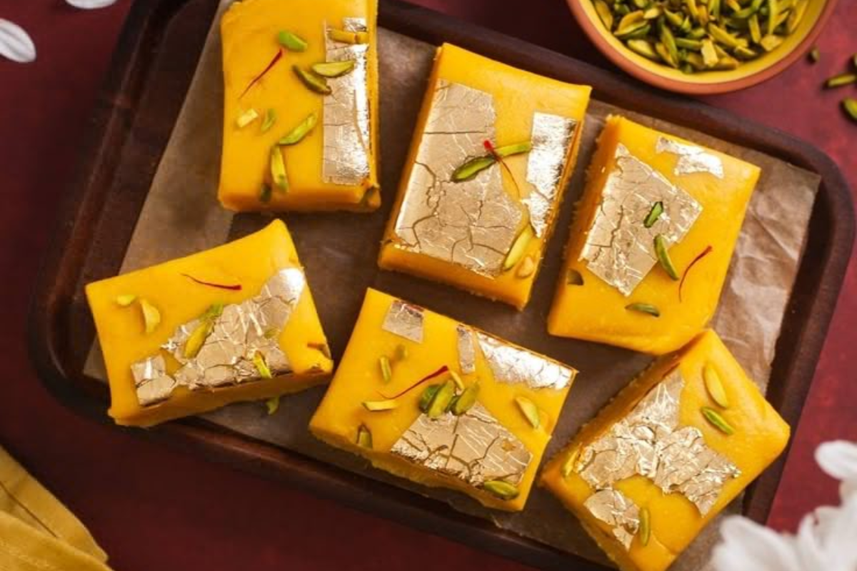 Mango Malai Barfi Recipe | How to make Mango Barfi | Aam ki Barfi बनाने की विधि