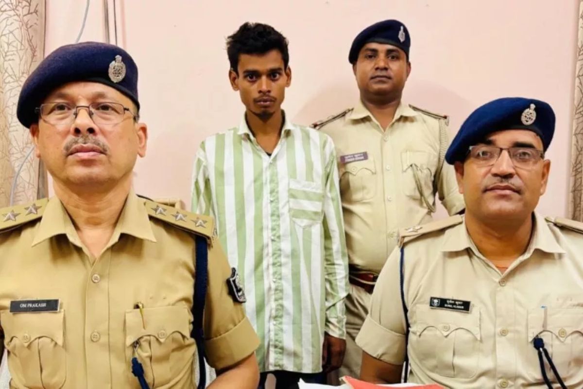 गिरफ्तार युवक