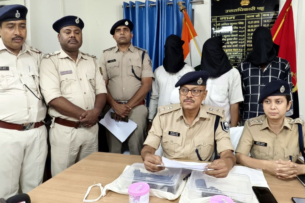 पुलिस की गिरफ्त में आरोपी