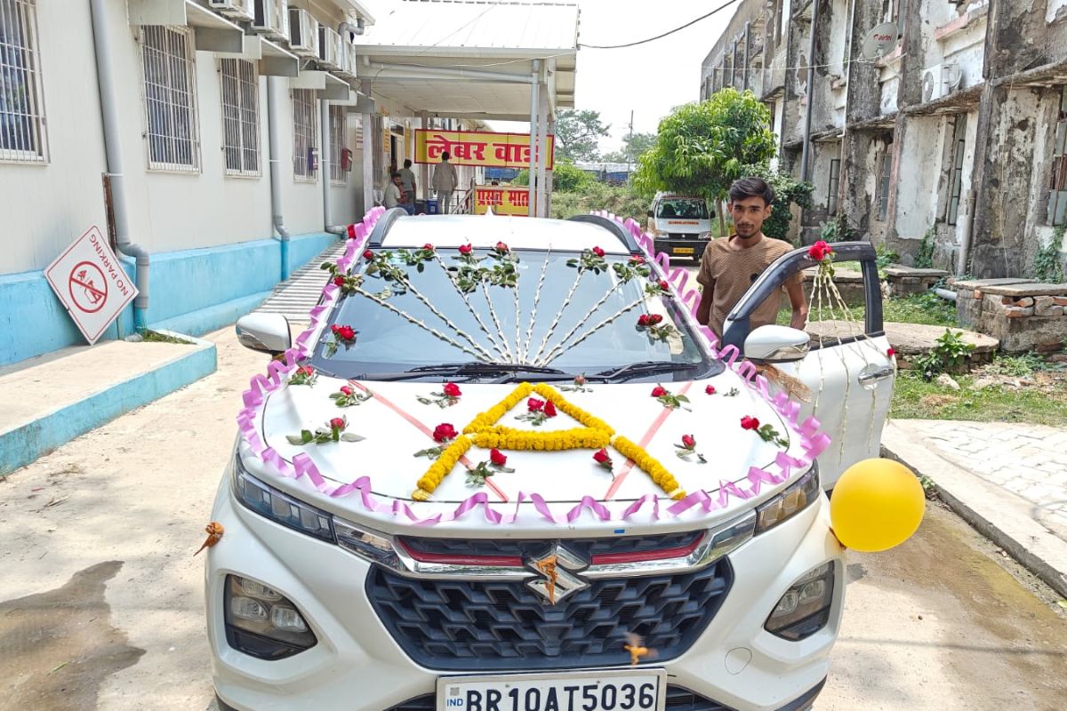 सजी हुई गाड़ी