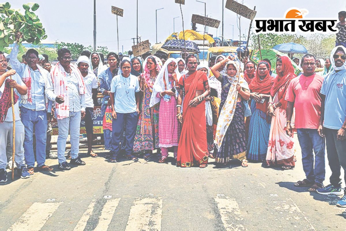 Protest Against Liquor Shop road jam kharsawan
