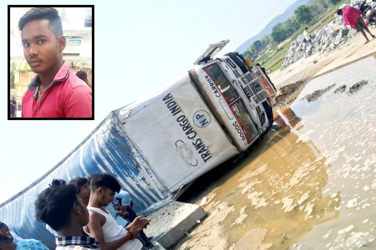 Road Accident in Hazaribagh Barkatha Container Overturned in Jharkhand