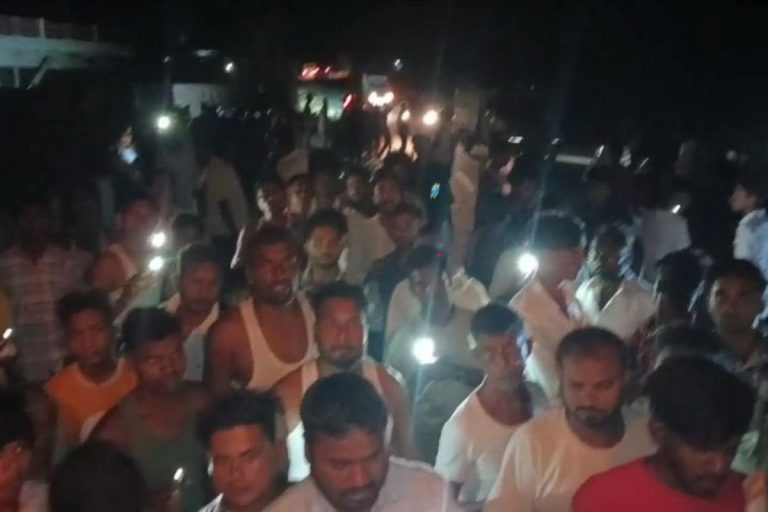 गढ़वा में दर्दनाक सड़क हादसा, दो परिवारों के बुझ गये चिराग, चार की हालत गंभीर