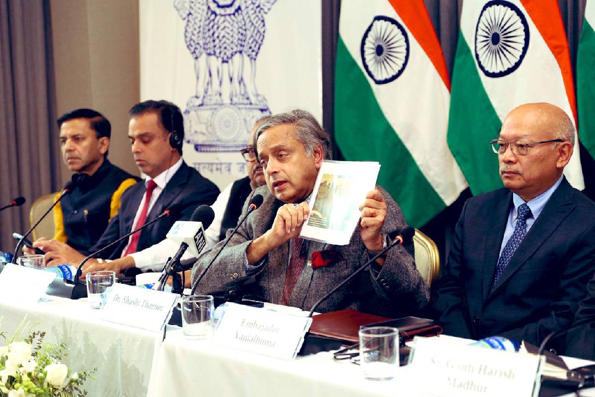 Shashi Tharoor in Colombia