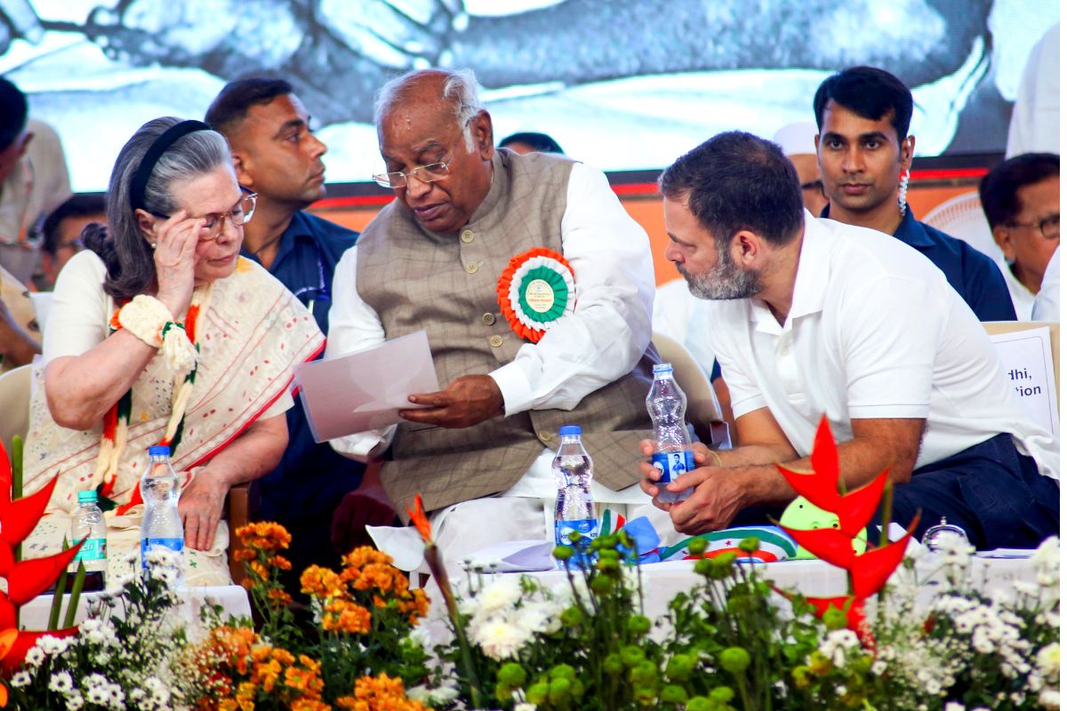 Sonia Gandhi Mallikarjun Kharge Rahul Gandhi