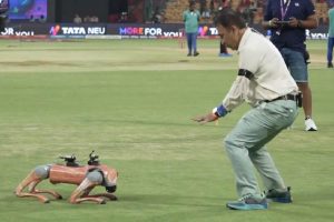 IPL 2025: Sunil Gavaskar with Robot Dog