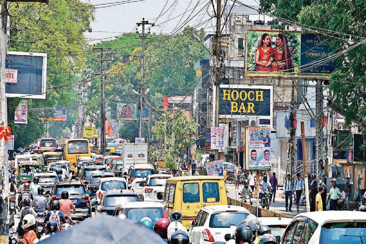 Traffic in Main Road