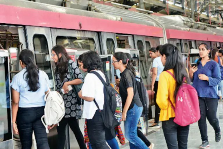UPSC Exam 2025: यूपीएससी परीक्षा के दिन दिल्ली मेट्रो बढ़ाएगी सेवाएं, जानें कौन-कौन से रूट चलेंगे सुबह जल्दी