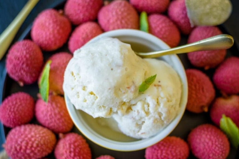 Litchi Ice Cream: गर्मियों की बेस्ट मिठास, बनाएं क्रीमी लीची आइसक्रीम वो भी बिना झंझट