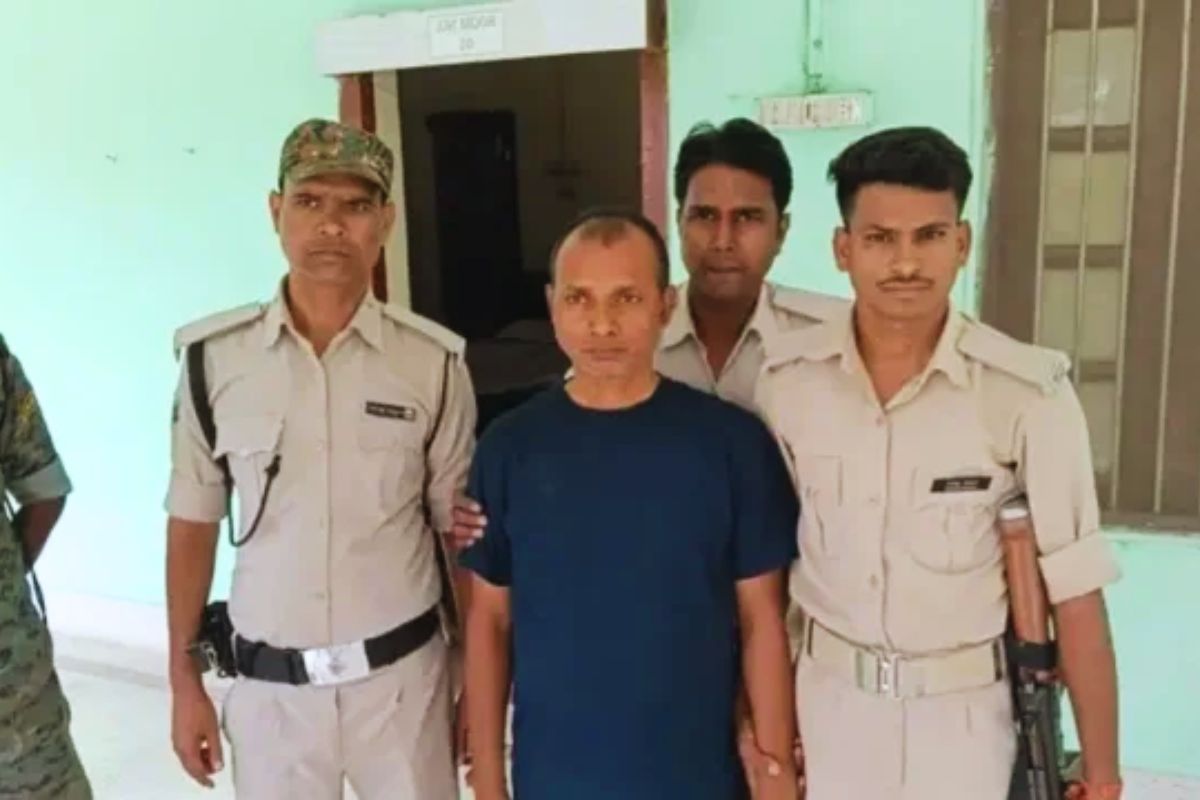 ajay mandal arrested| In Madhubani, Bihar, the vigilance team arrested the zonal inspector red handed while taking a bribe of Rs 3 lakh
