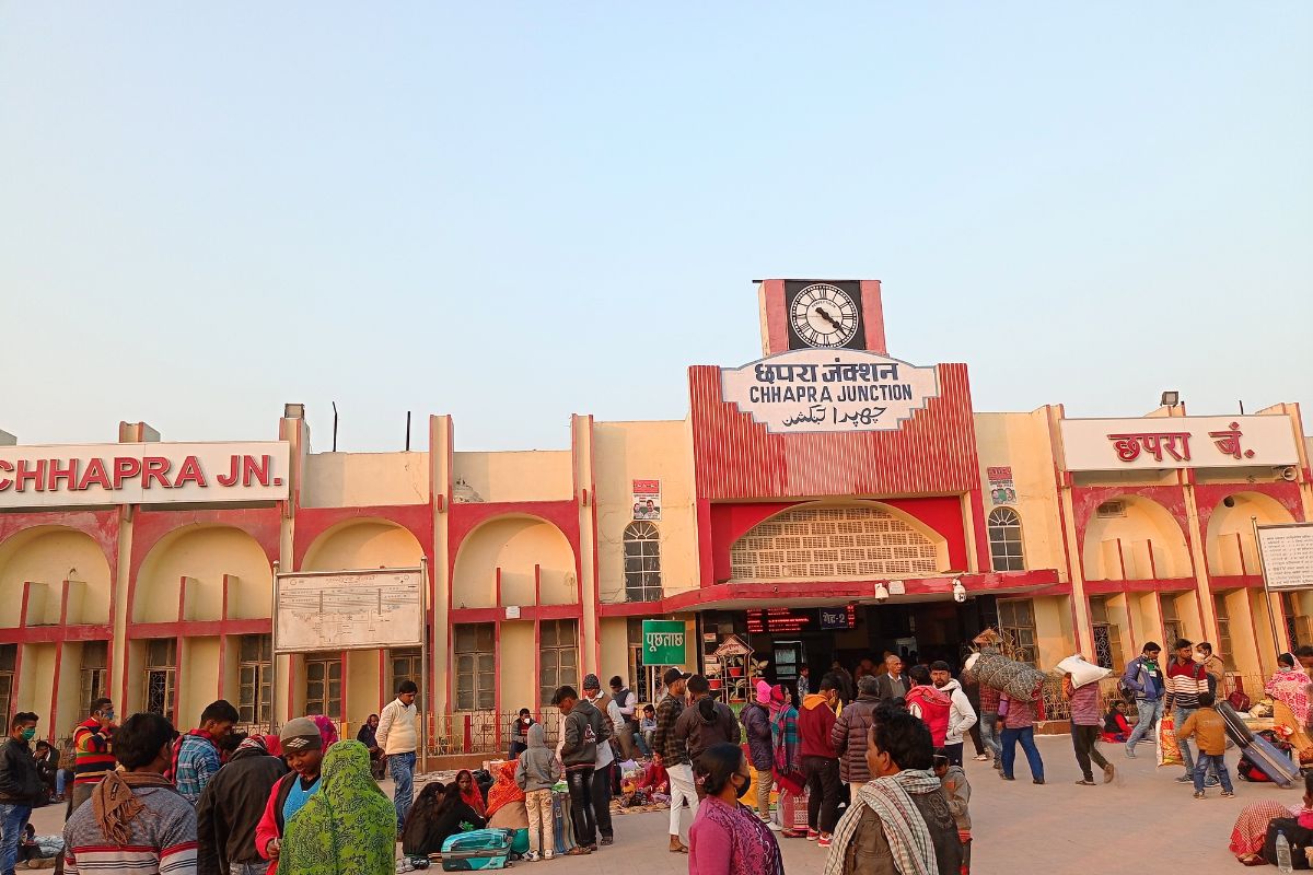 chhapra station gold smuggling| Three smugglers arrested with gold worth Rs 18 crore at Chhapra station in Bihar