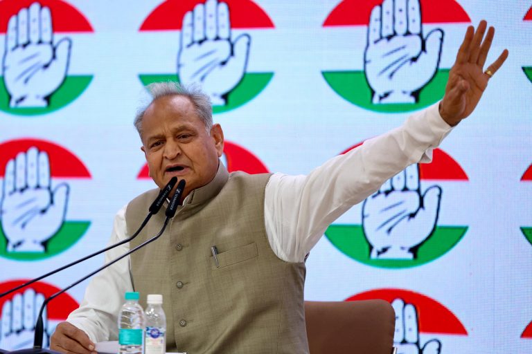 Congress: प्रधानमंत्री बताएं सीजफायर का फैसला अचानक किसके दबाव में लिया गया