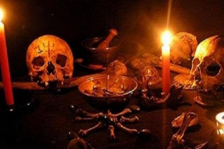 “तांत्रिक के जाल में फंसा पति, पत्नी-बच्चों पर किया हैवानों जैसा अत्याचार!”