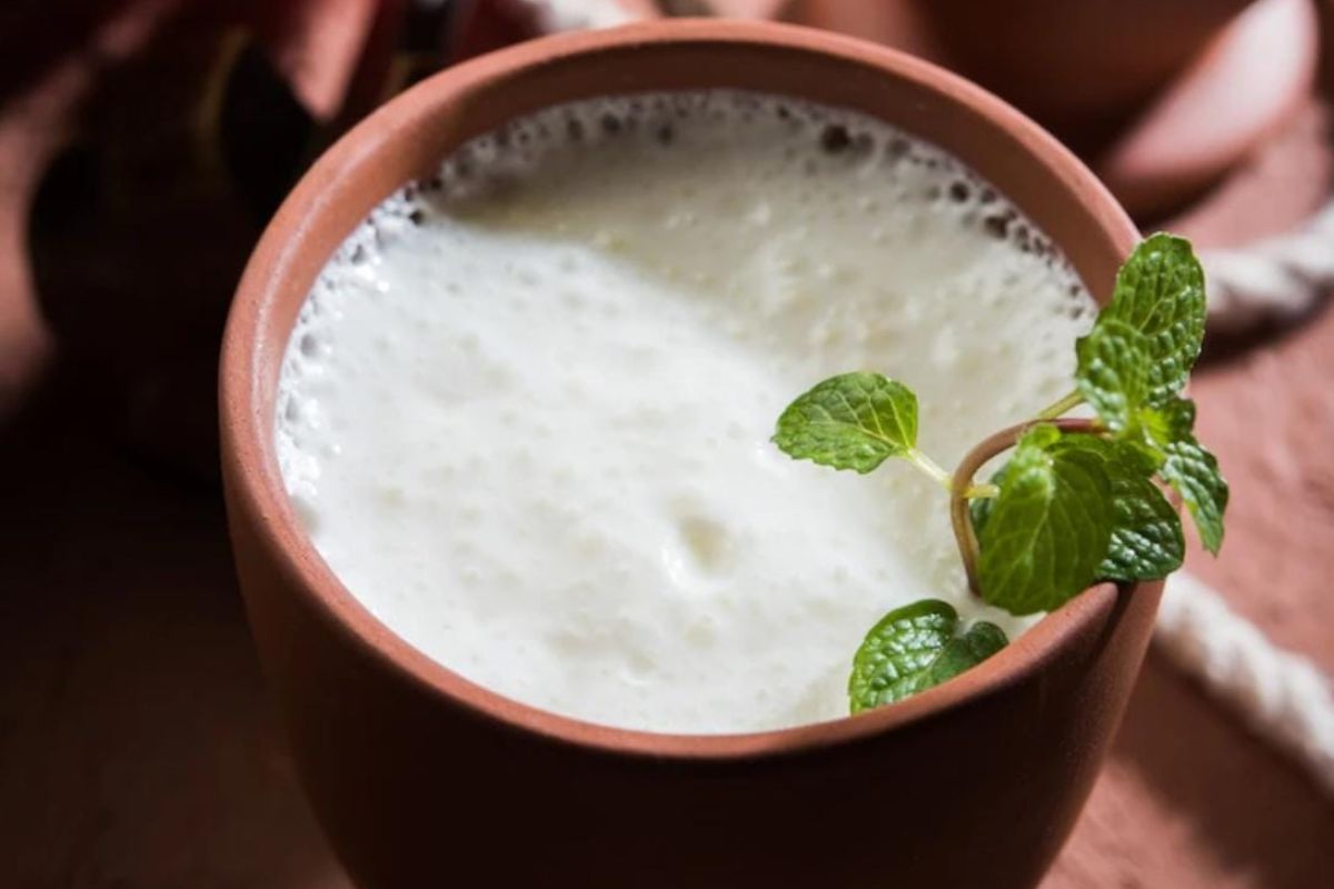 famous lassi| In the scorching heat, Siwan's Matka Lassi has become people's first choice, people come from far away to taste it