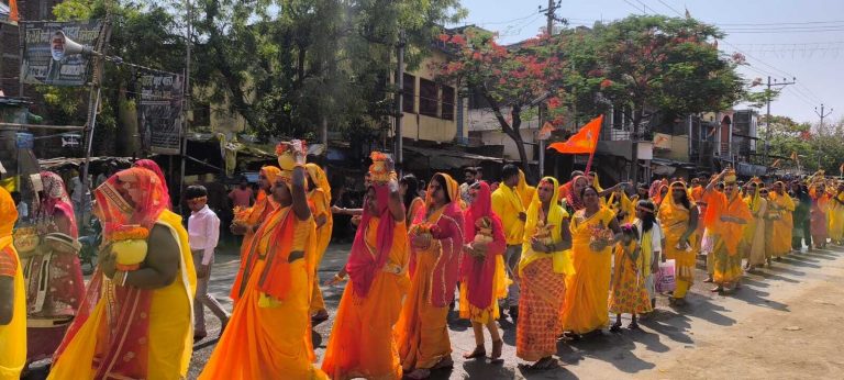 जितौरा में गाजे-बाजे के साथ निकली भव्य जलभरी शोभायात्रा